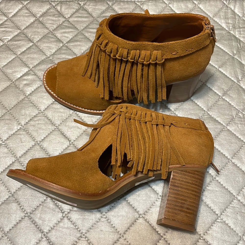Sbicca size 8 block heal peep toe booties